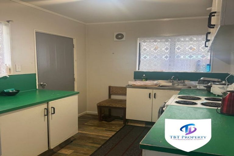 Photo of property in 696 Massey Road, Mangere, Auckland, 2022
