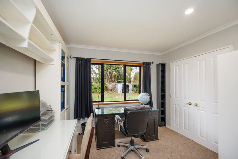 Photo of property in 46 Turitea Road, Fitzherbert, Palmerston North, 4472