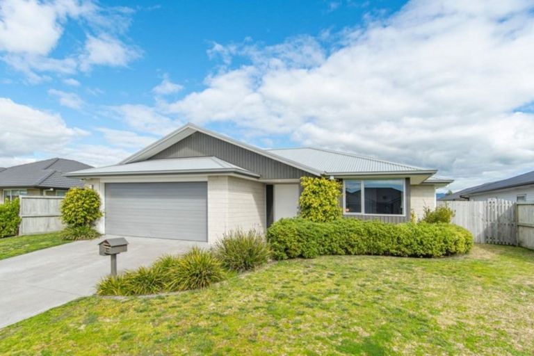 Photo of property in 18 Raiha Street, Papamoa Beach, Papamoa, 3118