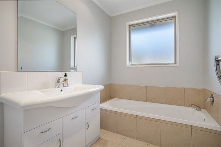 Photo of property in 98 Park Street, Winton, 9720