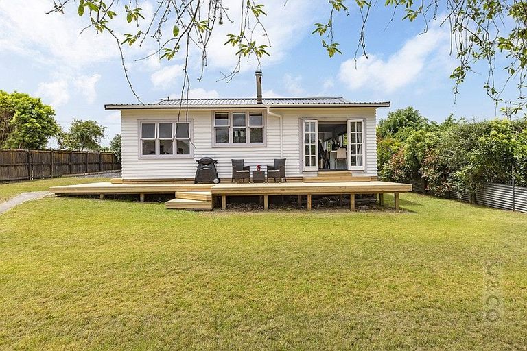 Photo of property in 16 Great North Road, Riverhead, 0820