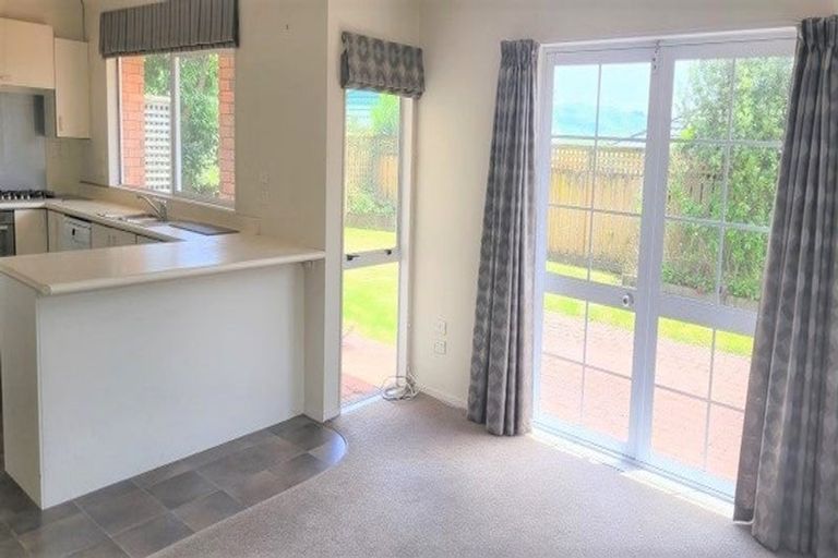 Photo of property in 43 Joseph Banks Drive, Whitby, Porirua, 5024