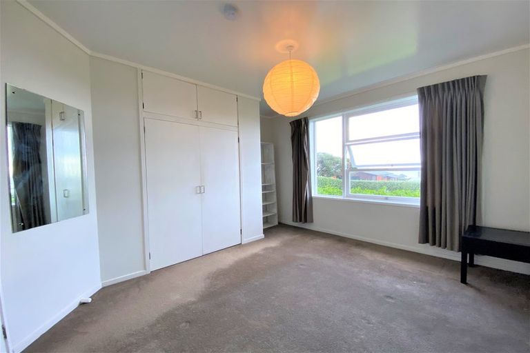Photo of property in 2/23 Seaview Road, Glenfield, Auckland, 0629