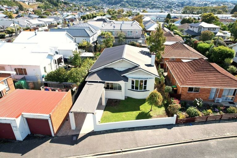 Photo of property in 64 Hargest Crescent, Saint Kilda, Dunedin, 9012