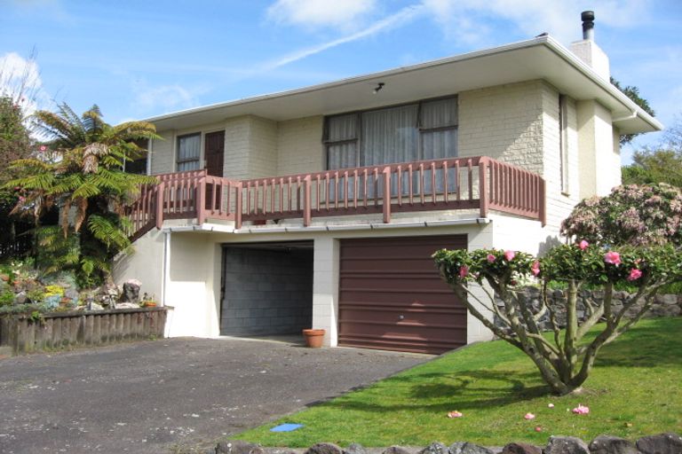 Photo of property in 15 Tainui Terrace, Inglewood, 4330