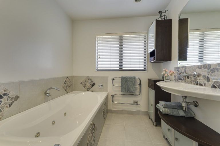 Photo of property in 59 Howards Drive, Lake Hayes, Queenstown, 9304