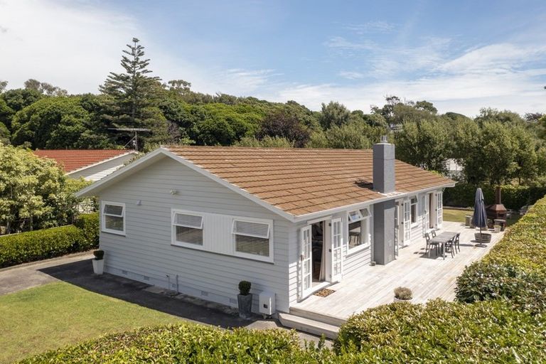 Photo of property in 14 Leybourne Avenue, Waikanae, 5036