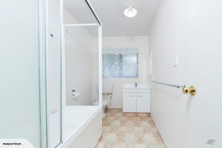 Photo of property in 15 Frank Bunce Grove, Flat Bush, Auckland, 2019