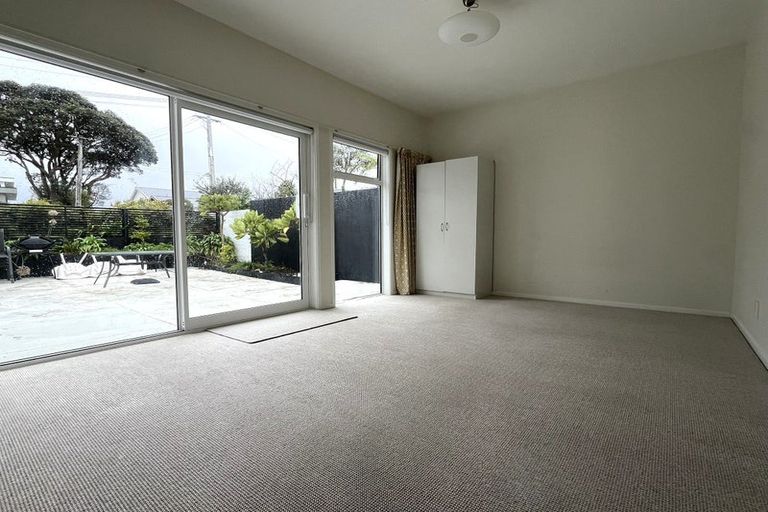 Photo of property in 52 Seaview Road, Paremata, Porirua, 5024