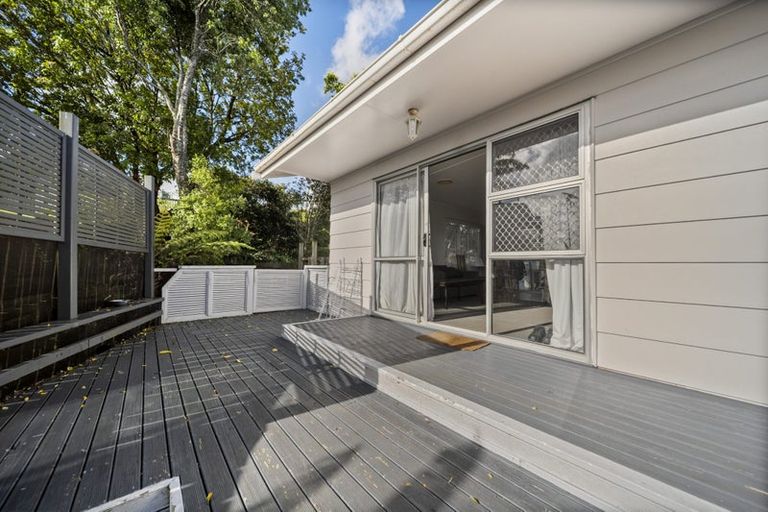 Photo of property in 27 Cedar Heights Avenue, Massey, Auckland, 0614