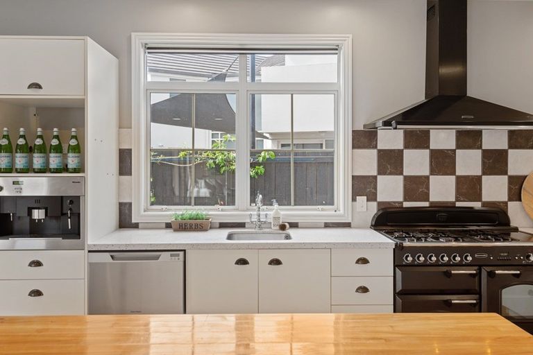 Photo of property in 5 Grangewood Lane, Burnside, Christchurch, 8053