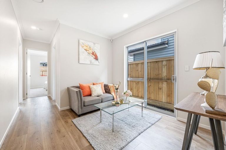 Photo of property in 60 Hikuawa Road, Flat Bush, Auckland, 2019
