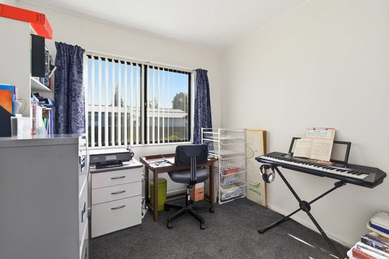 Photo of property in 32b Aquarius Drive, Kawaha Point, Rotorua, 3010