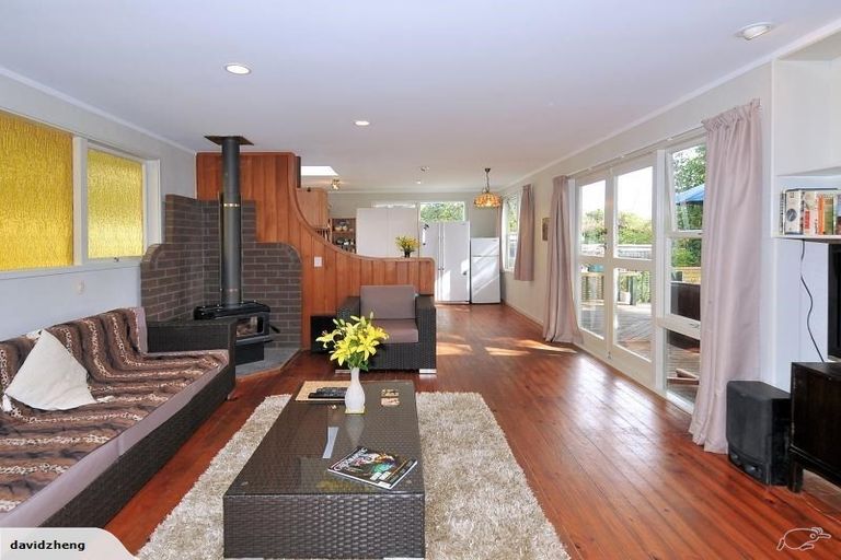 Photo of property in 56 Valley View Road, Glenfield, Auckland, 0629
