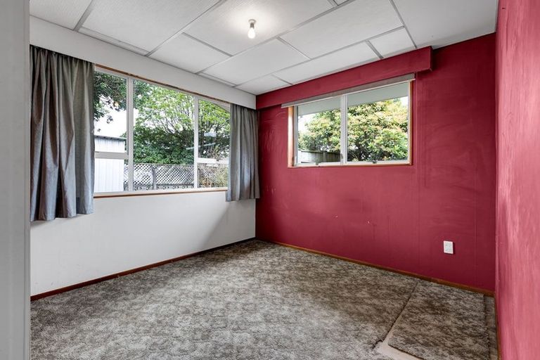 Photo of property in 2 Selwyn Street, Lower Vogeltown, New Plymouth, 4310