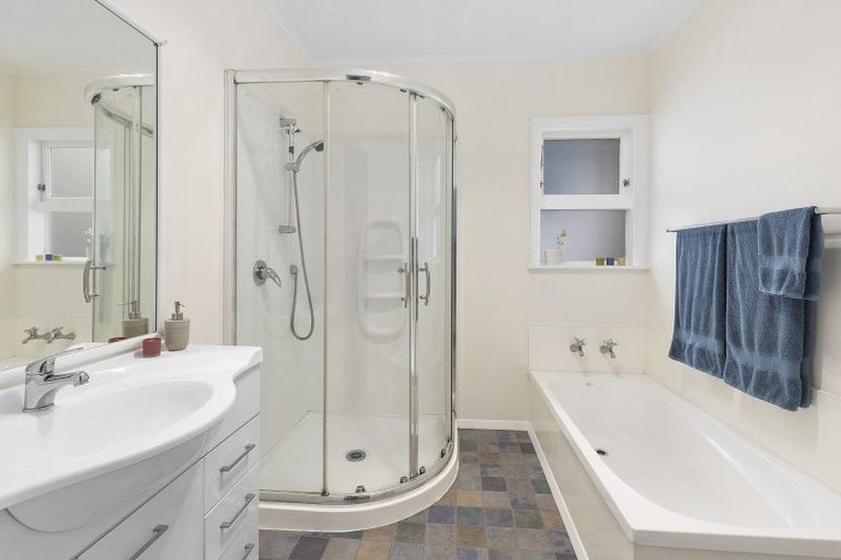 Photo of property in 52 Chester Road, Tawa, Wellington, 5028