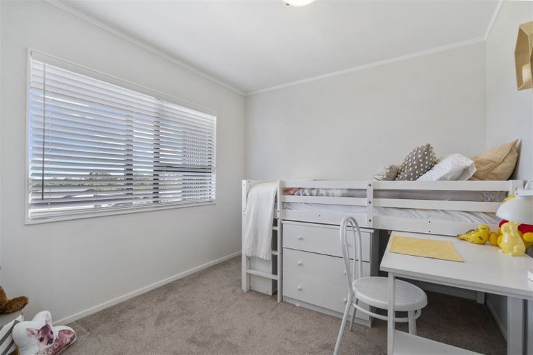 Photo of property in 23 Flaunty Place, West Harbour, Auckland, 0618