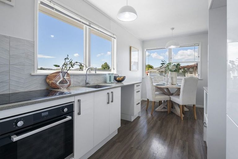 Photo of property in 18 Hatherlow Street, Glenfield, Auckland, 0629