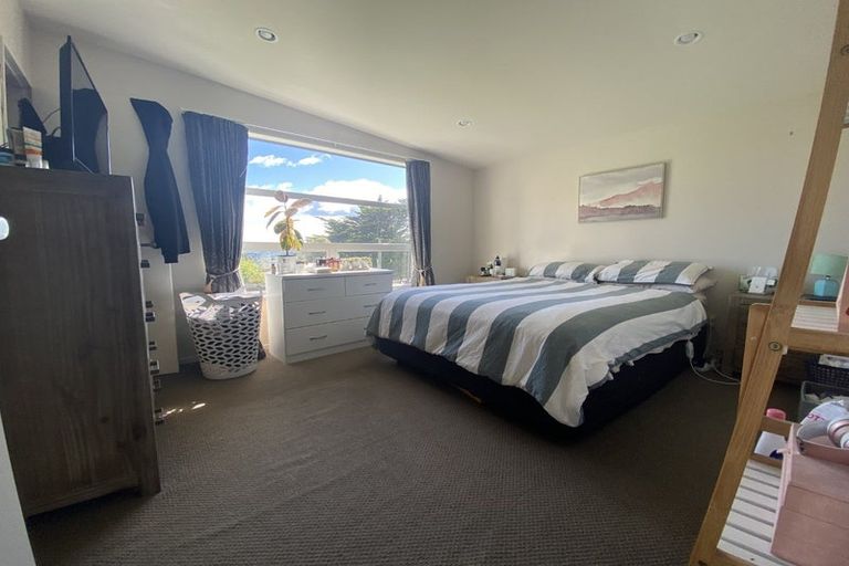 Photo of property in 38b Ruskin Road, Newlands, Wellington, 6037