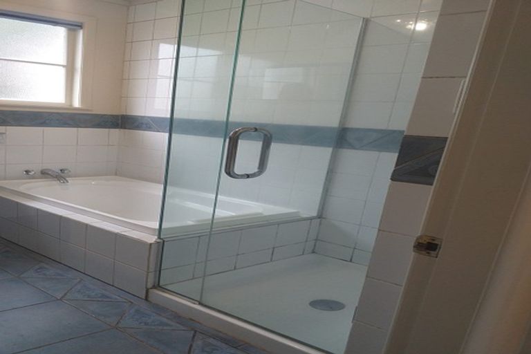 Photo of property in 253 Great North Road, Henderson, Auckland, 0612