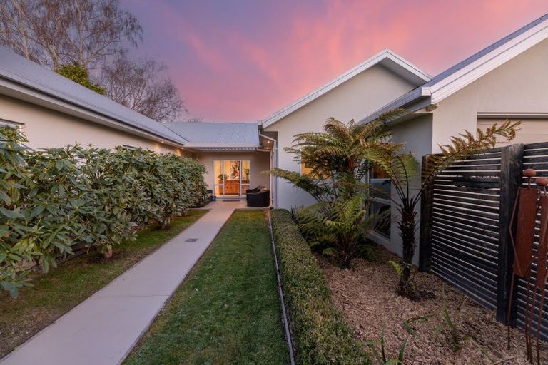 Photo of property in 142 North Parade, Richmond, Christchurch, 8013