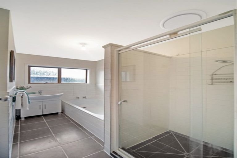 Photo of property in 230c Pakuranga Road, Pakuranga Heights, Auckland, 2010