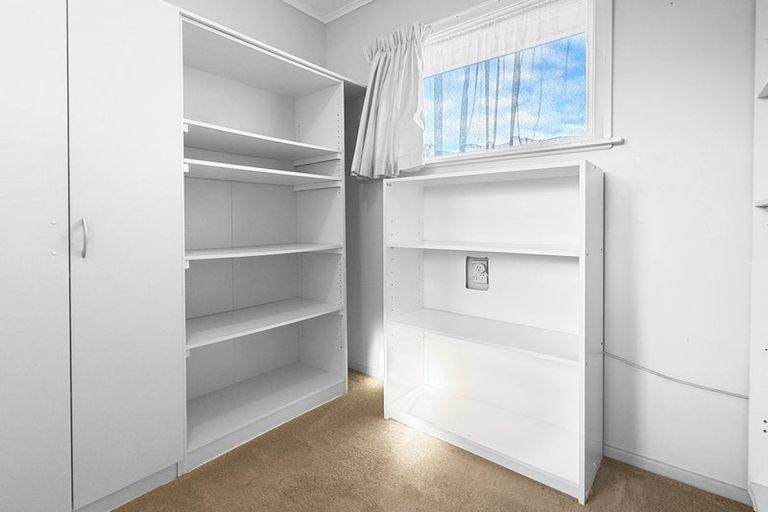 Photo of property in 44 Queenwood Road, Levin, 5510