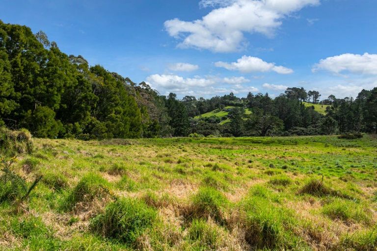 Photo of property in 62 Paremoremo Road, Lucas Heights, Auckland, 0632