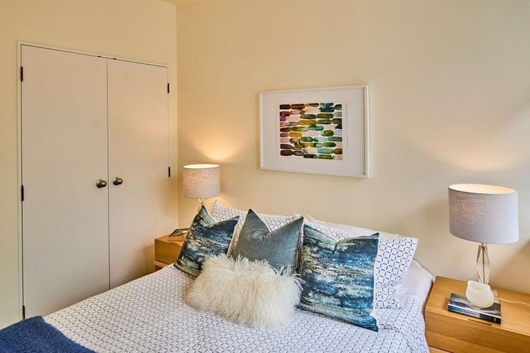 Photo of property in Terrace Tower Apartments, 6a/126 The Terrace, Wellington Central, Wellington, 6011