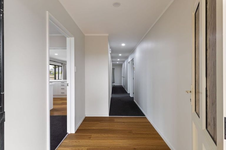 Photo of property in 21 Logan Way, Kelvin Grove, Palmerston North, 4414