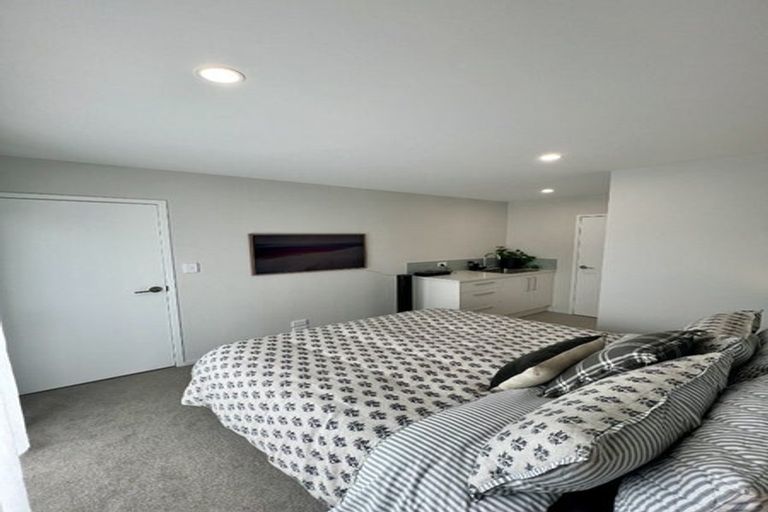 Photo of property in 2 Mikoikoi Crescent, Mangere Bridge, Auckland, 2022