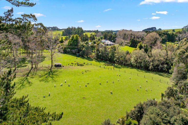 Photo of property in 202 Muriwai Valley Road, Muriwai, Waimauku, 0881