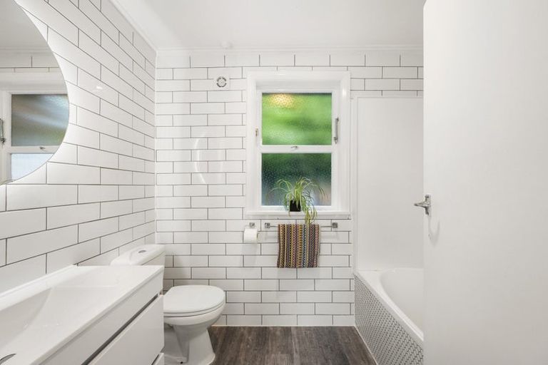 Photo of property in 27 Tai Paku Paku Road, Karaka Bays, Wellington, 6022