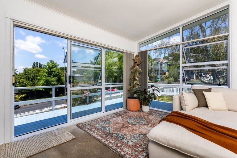 Photo of property in 18 Deuxberry Avenue, Northcote, Auckland, 0627