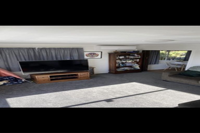 Photo of property in 3 Lomond Street, Newlands, Wellington, 6037