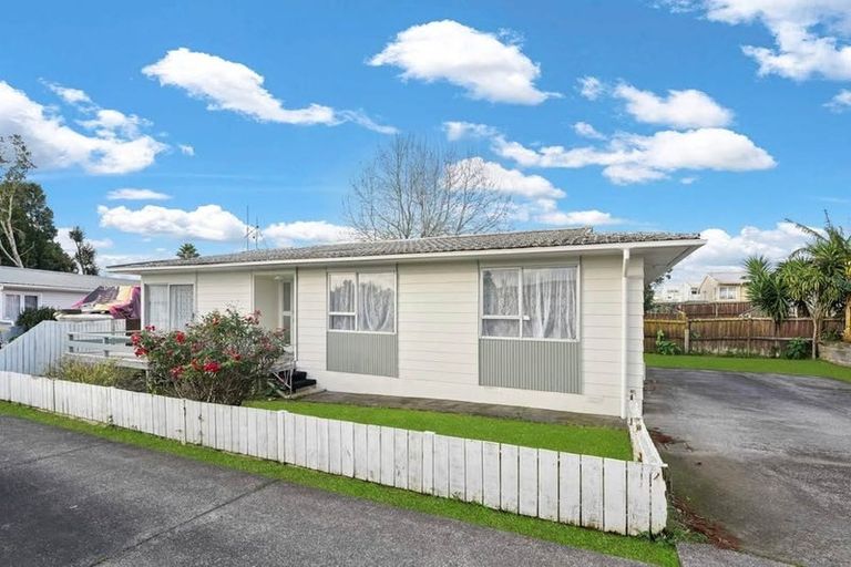 Photo of property in 1/58 Te Irirangi Drive, Clover Park, Auckland, 2019