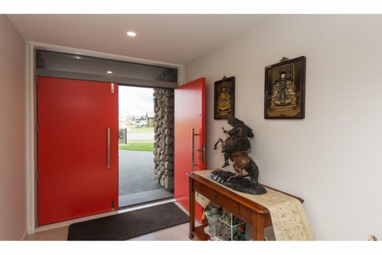Photo of property in 43 Davaar Crescent, Broomfield, Christchurch, 8042