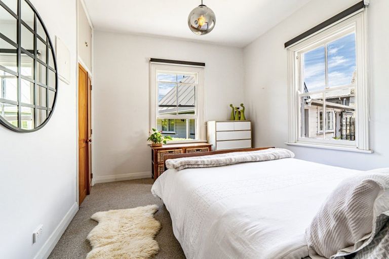 Photo of property in 38 Waiwaka Terrace, Strandon, New Plymouth, 4312