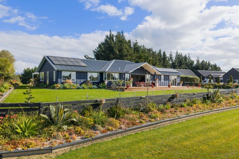 Photo of property in 37 Branksome Place, Aokautere, Palmerston North, 4471