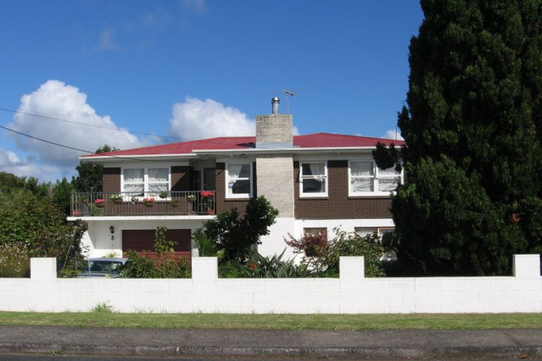 Photo of property in 12 Stokes Avenue, Te Atatu Peninsula, Auckland, 0610