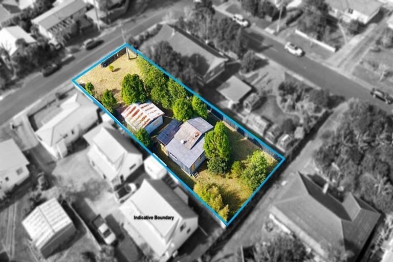 Photo of property in 4 Dawnhaven Drive, Te Atatu Peninsula, Auckland, 0610