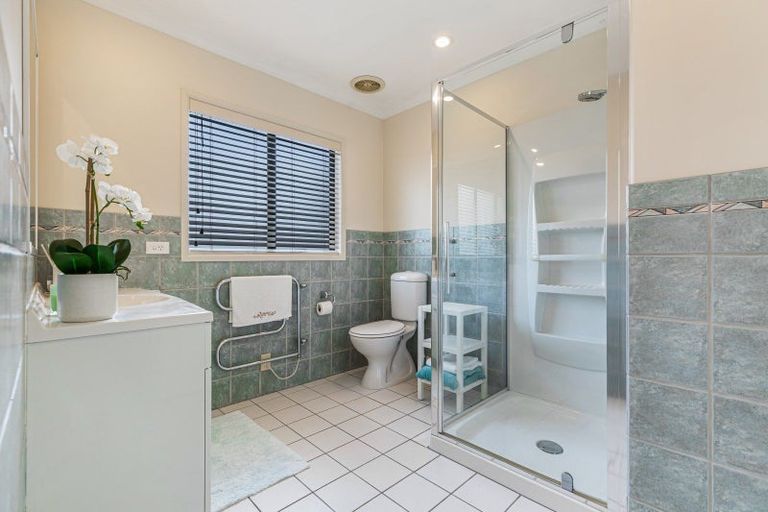 Photo of property in 2/12 Richards Avenue, Forrest Hill, Auckland, 0620