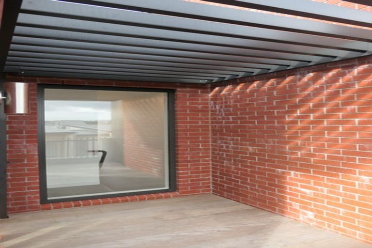 Photo of property in 8/2 Marlborough Crescent, Hobsonville, Auckland, 0616
