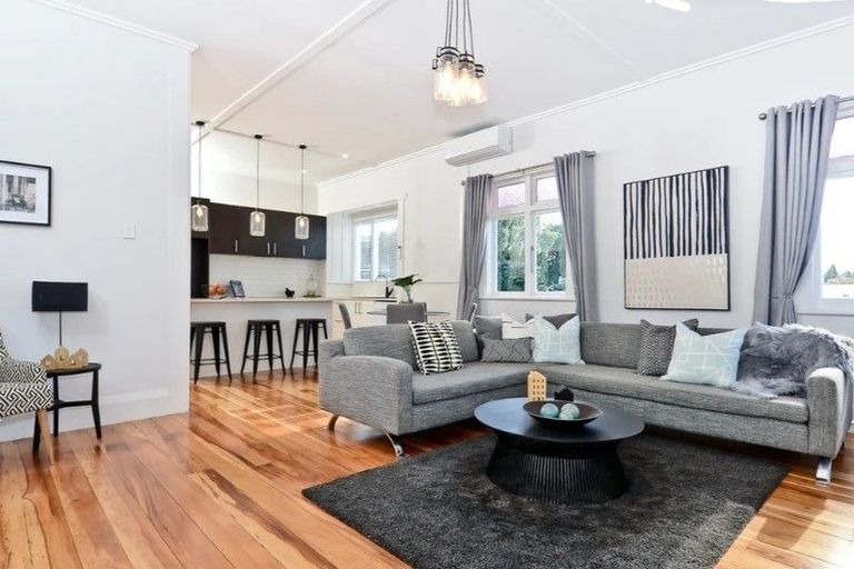 Photo of property in 11 Walsh Street, Forest Lake, Hamilton, 3200