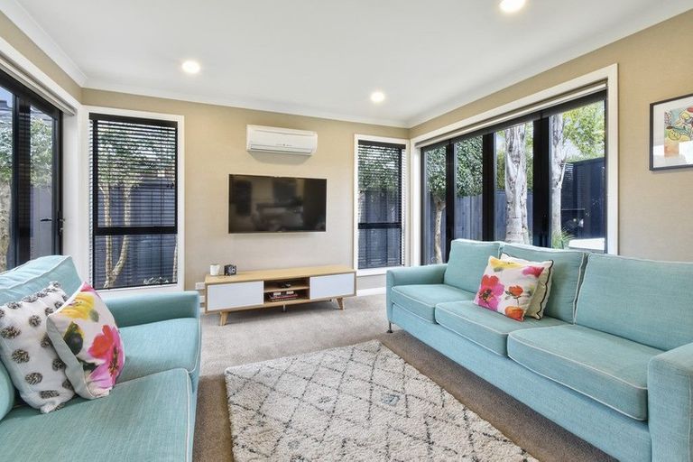 Photo of property in 14 Corsica Way, Karaka, Papakura, 2113