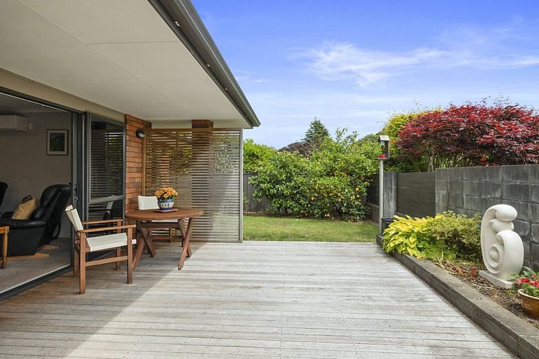 Photo of property in 11b Montrose Place, Highlands Park, New Plymouth, 4312