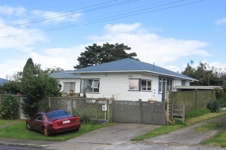 Photo of property in 29 Tahi Terrace, Glen Eden, Auckland, 0602