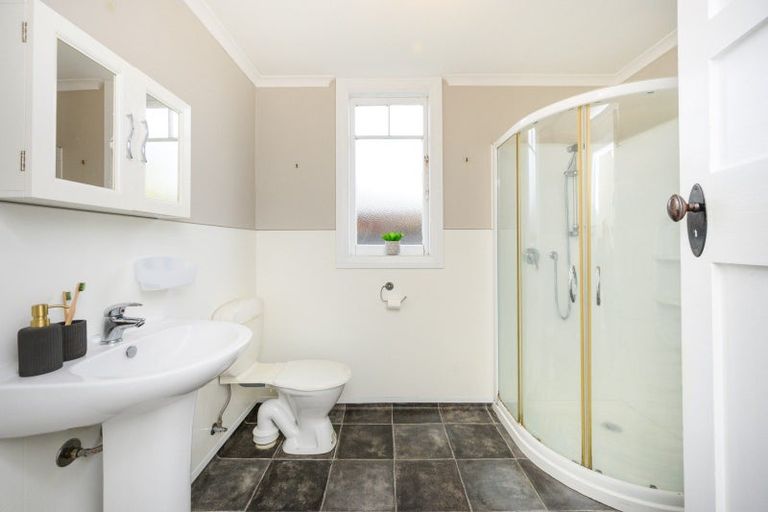 Photo of property in 70 Chelwood Street, Takaro, Palmerston North, 4412