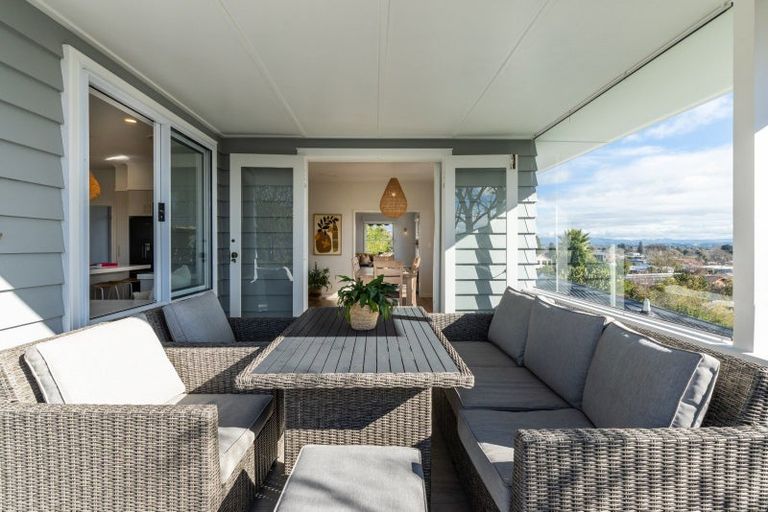 Photo of property in 21 Busby Hill, Havelock North, 4130