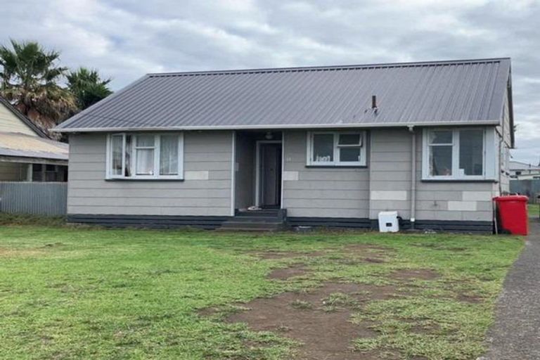 Photo of property in 33 Matipo Street, Castlecliff, Whanganui, 4501